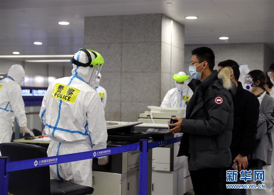 (聚焦疫情防控·圖文互動(dòng))(3)用青春筑牢防疫“長城”——上海青年突擊隊(duì)嚴(yán)守浦東國際機(jī)場第一線