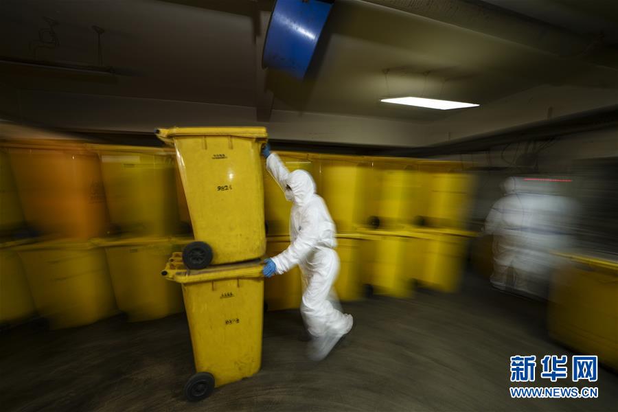 （聚焦疫情防控&middot;圖文互動）（4）&ldquo;隱蔽&rdquo;防線上的阻擊戰(zhàn)&mdash;&mdash;武漢醫(yī)療廢物處理從&ldquo;全線告急&rdquo;到&ldquo;日產日清&rdquo; 