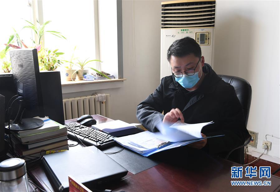 （一線抗疫群英譜&middot;圖文互動）（2）&ldquo;再年輕，也要學(xué)做頂梁柱&rdquo;&mdash;&mdash;記&ldquo;95后&rdquo;干警李文超