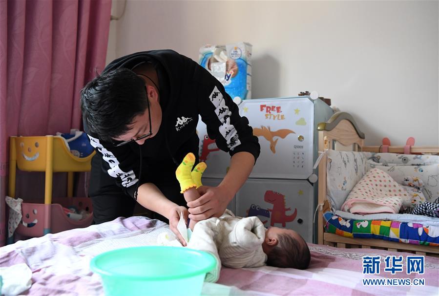 （一線抗疫群英譜&middot;圖文互動）（3）&ldquo;再年輕，也要學(xué)做頂梁柱&rdquo;&mdash;&mdash;記&ldquo;95后&rdquo;干警李文超