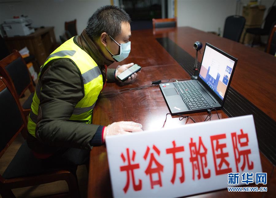 （在習(xí)近平新時(shí)代中國(guó)特色社會(huì)主義思想指引下&mdash;&mdash;新時(shí)代新作為新篇章&middot;習(xí)近平總書(shū)記關(guān)切事&middot;圖文互動(dòng)）（4）讓城市更聰明　讓經(jīng)濟(jì)更智慧&mdash;&mdash;各地加快形成數(shù)字新動(dòng)能促經(jīng)濟(jì)社會(huì)行穩(wěn)致遠(yuǎn)