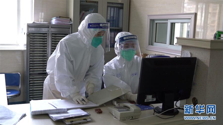 （一線抗疫群英譜&middot;圖文互動）&ldquo;像父親一樣去戰(zhàn)斗&rdquo;&mdash;&mdash;記武警湖北省總隊(duì)醫(yī)院護(hù)師吉利 