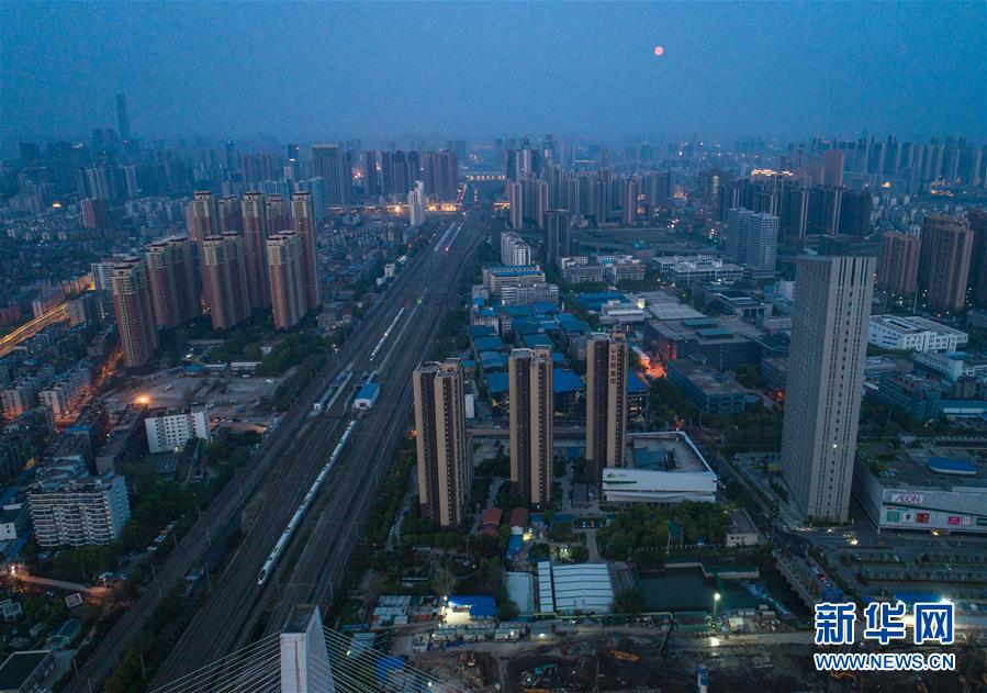 （新華全媒頭條&middot;圖文互動）（4）武漢重啟，不負(fù)春天&mdash;&mdash;寫在武漢&ldquo;解封&rdquo;之際