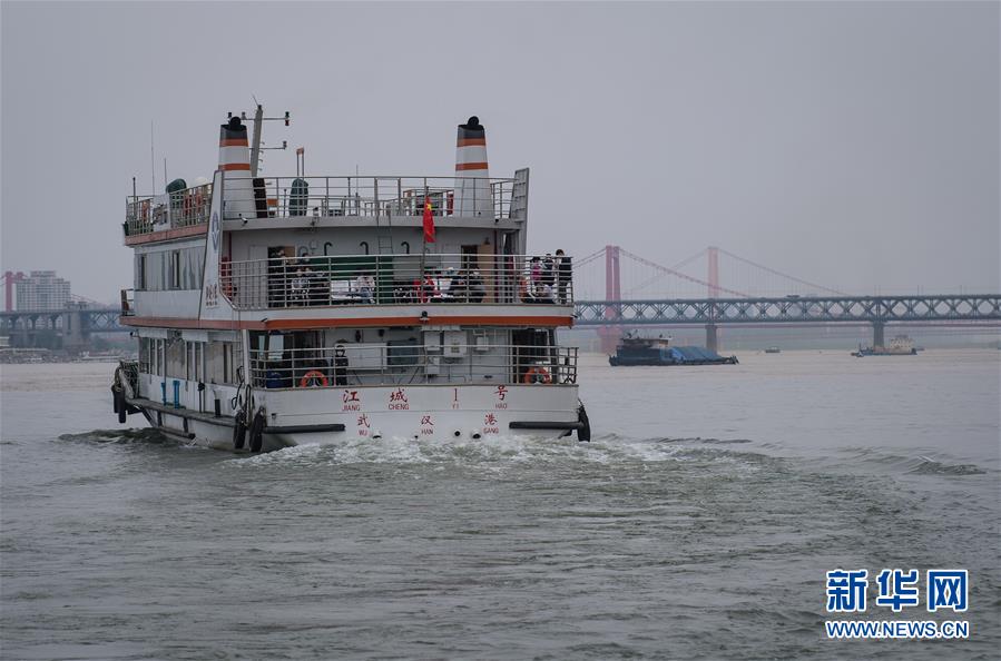 （新華全媒頭條&middot;圖文互動）（13）武漢重啟，不負(fù)春天&mdash;&mdash;寫在武漢&ldquo;解封&rdquo;之際