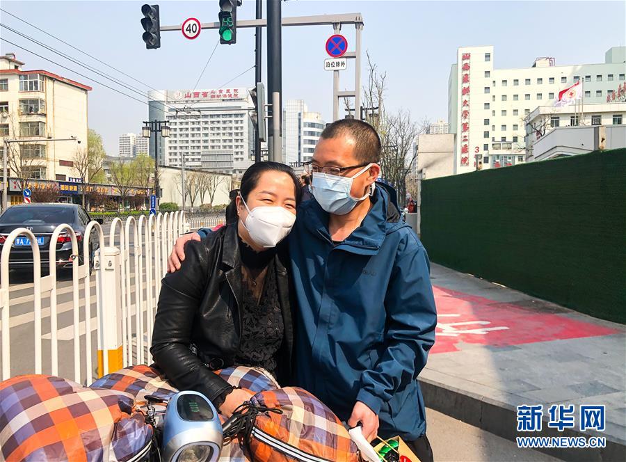 （一線抗疫群英譜&middot;圖文互動）（1）護(hù)師張永剛：換一個&ldquo;戰(zhàn)場&rdquo;去戰(zhàn)斗