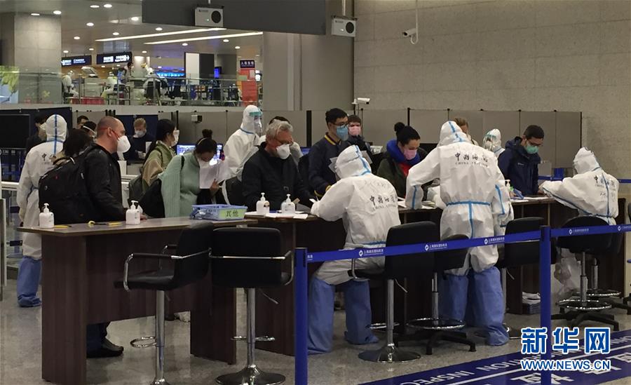 （在習(xí)近平新時(shí)代中國(guó)特色社會(huì)主義思想指引下&mdash;&mdash;新時(shí)代新作為新篇章&middot;習(xí)近平總書記關(guān)切事&middot;圖文互動(dòng)）（3）千方百計(jì)扎牢疫情防控網(wǎng)