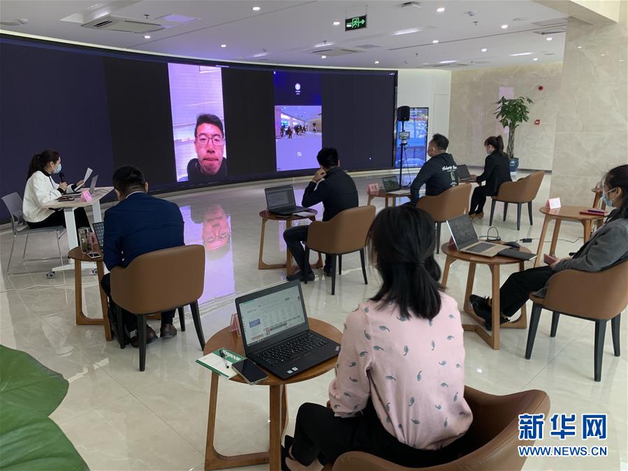 （聚焦復(fù)工復(fù)產(chǎn)&middot;圖文互動）（2）招聘&ldquo;不見面&rdquo; 溝通&ldquo;屏對屏&rdquo;&mdash;&mdash;江蘇徐州&ldquo;云招聘&rdquo;助力企業(yè)復(fù)工達產(chǎn)