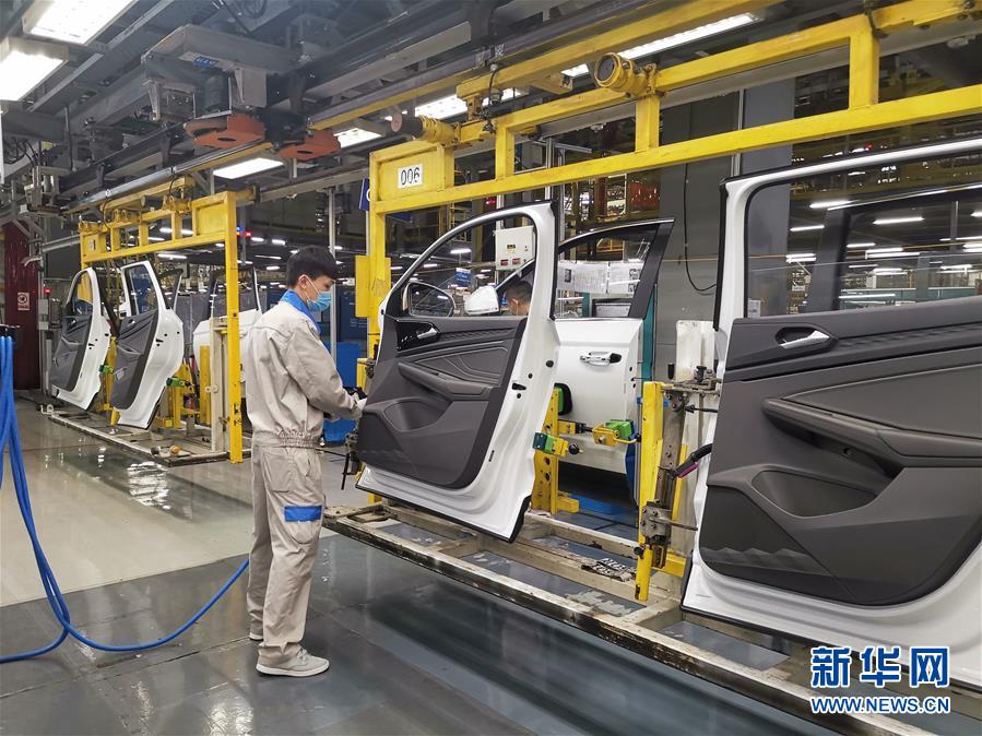 (在習(xí)近平新時代中國特色社會主義思想指引下——新時代新作為新篇章·習(xí)近平總書記關(guān)切事·圖文互動)(1)按下復(fù)工復(fù)產(chǎn)“快進鍵”