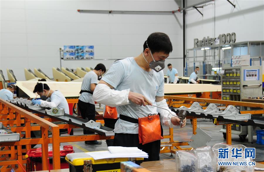 (在習(xí)近平新時代中國特色社會主義思想指引下——新時代新作為新篇章·習(xí)近平總書記關(guān)切事·圖文互動)(3)按下復(fù)工復(fù)產(chǎn)“快進鍵”