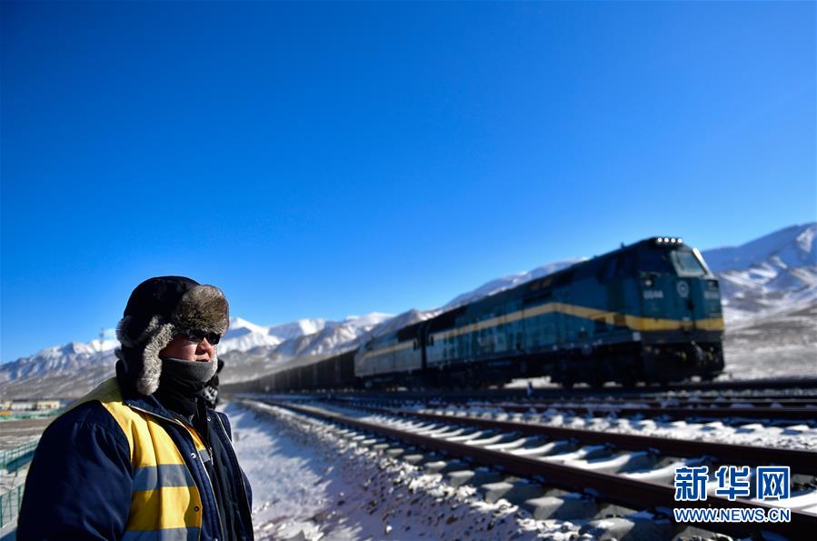 (新華全媒頭條·圖文互動)(1)用腳步和忠誠守護雪域天路——記青藏鐵路望昆線路車間副主任于本蕃