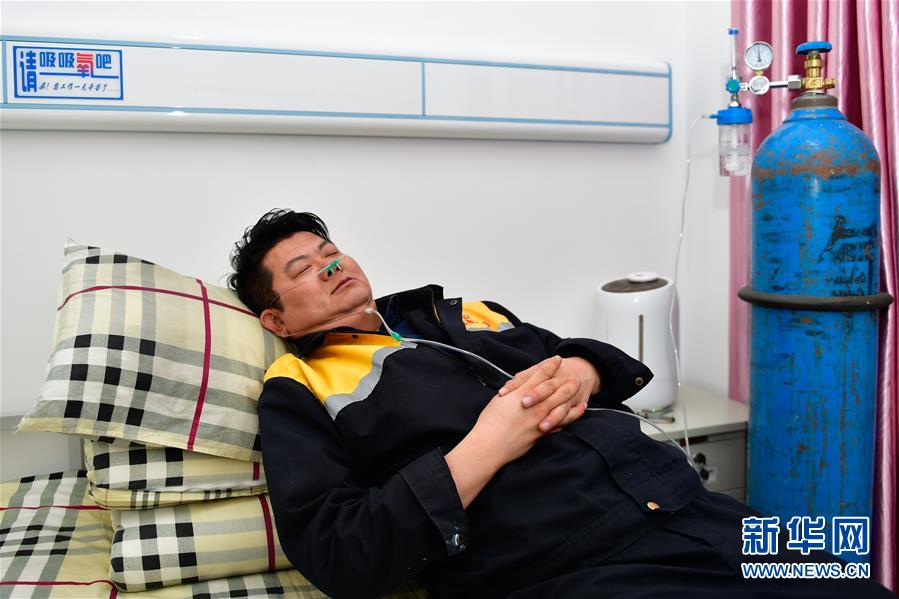 (新華全媒頭條·圖文互動)(11)用腳步和忠誠守護雪域天路——記青藏鐵路望昆線路車間副主任于本蕃