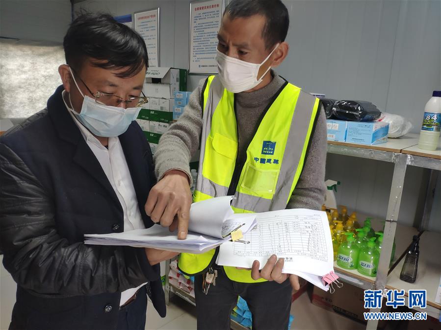 （一線抗疫群英譜&middot;圖文互動）（1）&ldquo;逆行者&rdquo;曾陽春：步行十公里，他冒雨趕赴一線