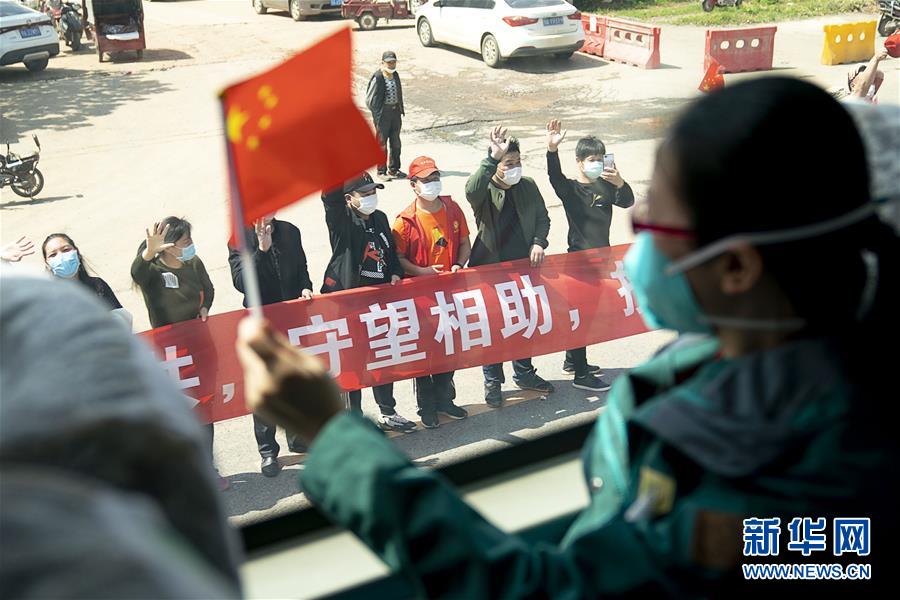 （聚焦疫情防控&middot;圖文互動）（1）分秒必爭！一切為了治病救人&mdash;&mdash;中國抗疫生命至上的生動實踐