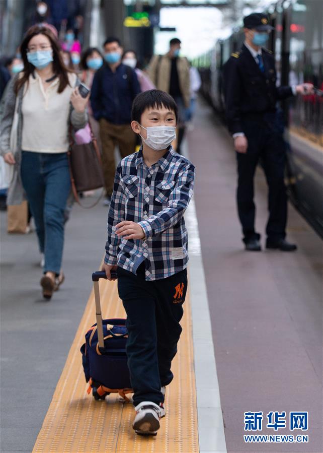 #(經(jīng)濟(jì))(3)全國(guó)鐵路迎來(lái)返程客流高峰