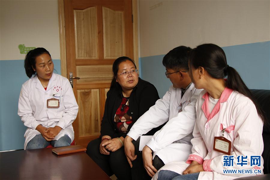 (代表委員履職·圖文互動)(6)為百姓健康奔走——全國人大代表胡阿羅履職記