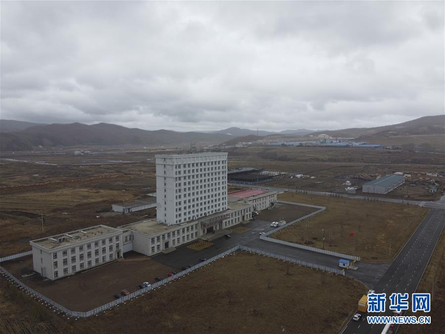 (在習(xí)近平新時(shí)代中國特色社會(huì)主義思想指引下——新時(shí)代新作為新篇章·習(xí)近平總書記關(guān)切事·圖文互動(dòng))(1)祛疫未竟 征衣不解——綏芬河小城的抗疫故事