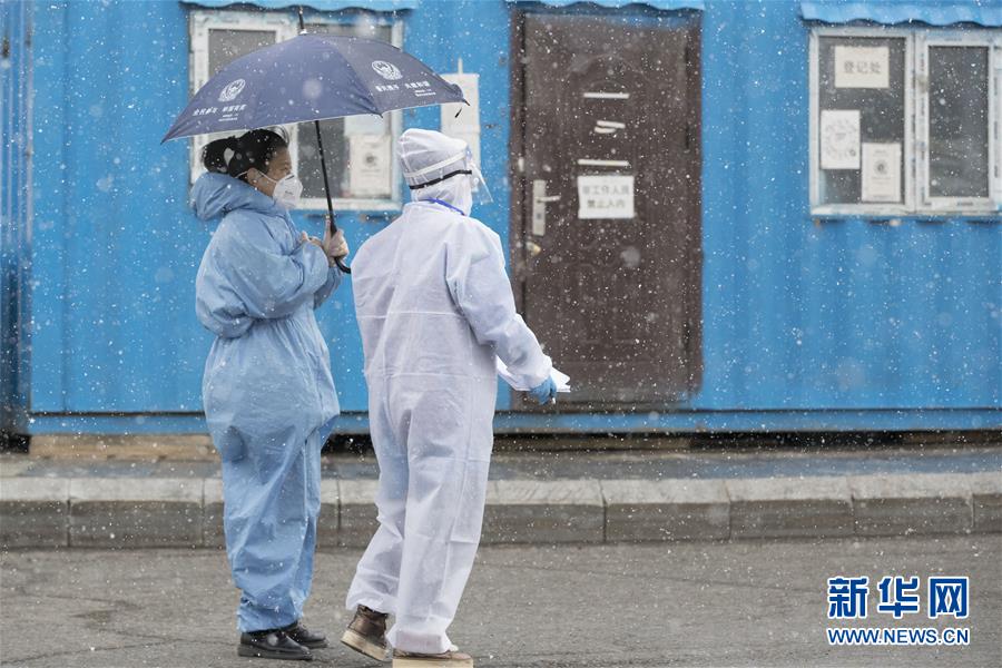 (在習(xí)近平新時(shí)代中國特色社會(huì)主義思想指引下——新時(shí)代新作為新篇章·習(xí)近平總書記關(guān)切事·圖文互動(dòng))(6)祛疫未竟 征衣不解——綏芬河小城的抗疫故事