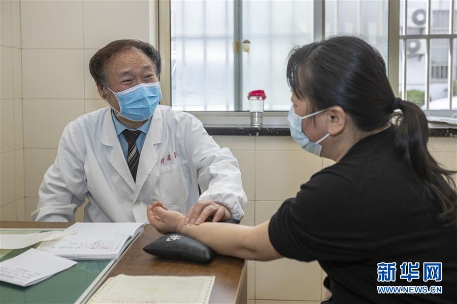 （代表委員履職&middot;圖文互動）（4）&ldquo;履職與行醫(yī)，都要精益求精&rdquo;&mdash;&mdash;全國政協(xié)委員吳煥淦履職記