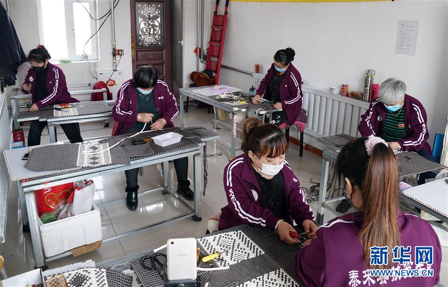 （在習(xí)近平新時代中國特色社會主義思想指引下&mdash;&mdash;新時代新作為新篇章&middot;習(xí)近平總書記關(guān)切事&middot;圖文互動）（2）助你飛翔，擁抱陽光&mdash;&mdash;助力殘疾人脫貧攻堅故事