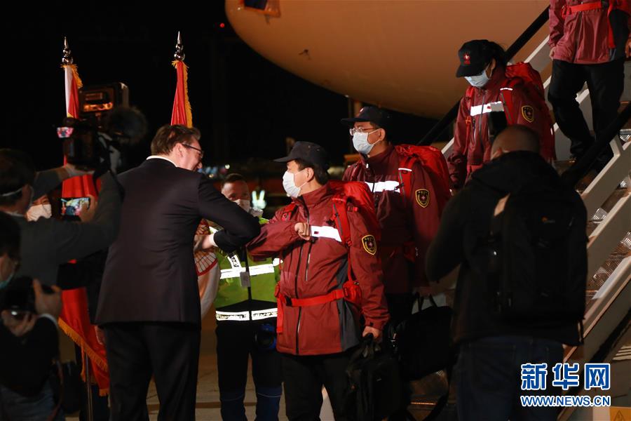 （新華全媒頭條&middot;圖文互動）（23）風(fēng)雨無阻向前進(jìn)&mdash;&mdash;寫在全國疫情防控阻擊戰(zhàn)取得重大戰(zhàn)略成果之際