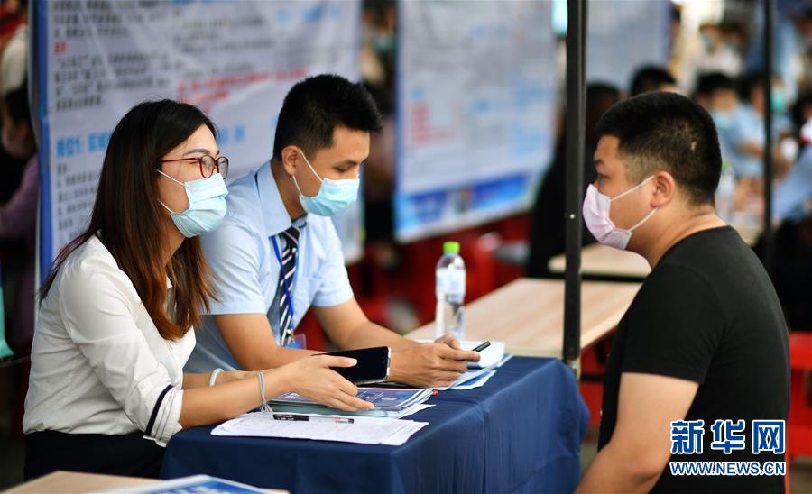 （新華全媒頭條&middot;兩會(huì)特別報(bào)道）（4）攻堅(jiān)克難贏未來(lái)&mdash;&mdash;從政府工作報(bào)告看2020年中國(guó)發(fā)展走向 