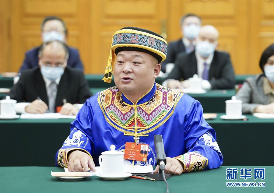 （新華全媒頭條&middot;圖文互動）（8）從人民中汲取磅礴力量&mdash;&mdash;習近平總書記同出席2020年全國兩會人大代表、政協(xié)委員共商國是紀實