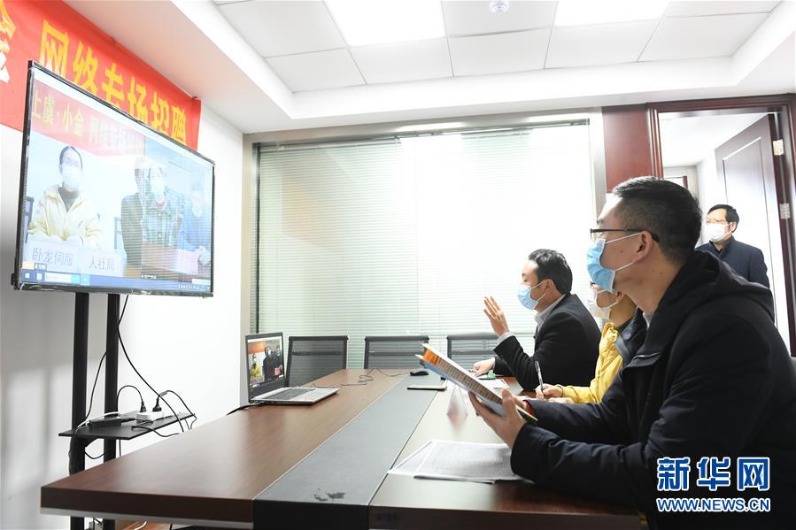 （新華全媒頭條&middot;圖文互動）（18）從人民中汲取磅礴力量&mdash;&mdash;習近平總書記同出席2020年全國兩會人大代表、政協(xié)委員共商國是紀實