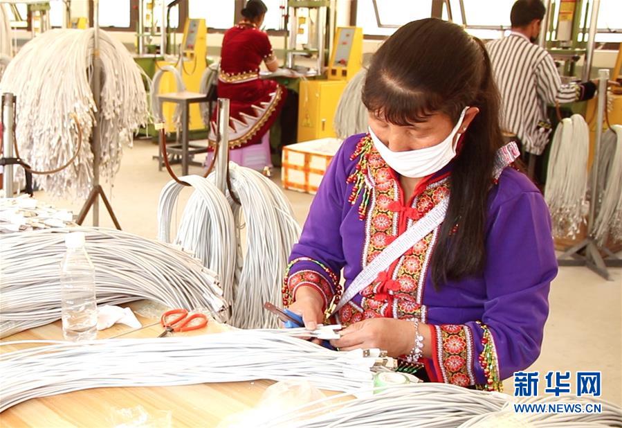 (新華全媒頭條·兩會(huì)精神看落實(shí)·圖文互動(dòng))(2)努力讓群眾看到變化得到實(shí)惠——落實(shí)全國兩會(huì)精神持續(xù)保障和改善民生述評(píng)