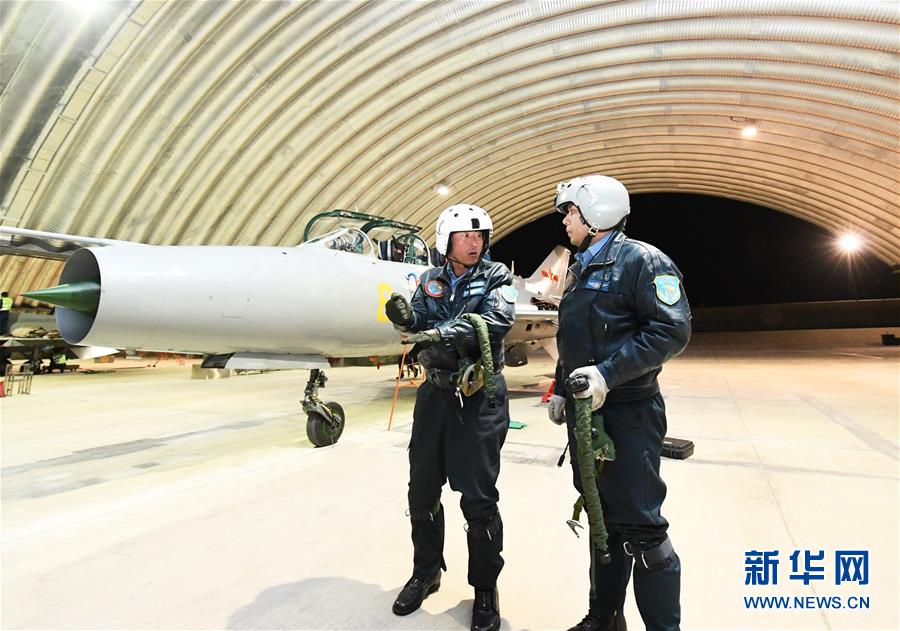（圖文互動(dòng)）（5）5290小時(shí)！中國空軍殲擊機(jī)飛行紀(jì)錄保持者光榮停飛