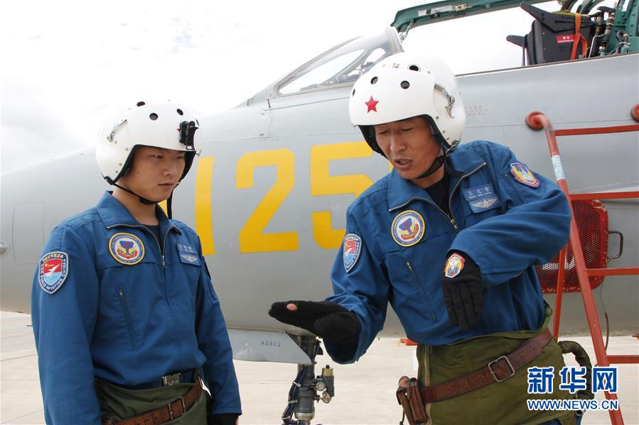 （圖文互動(dòng)）（6）5290小時(shí)！中國空軍殲擊機(jī)飛行紀(jì)錄保持者光榮停飛