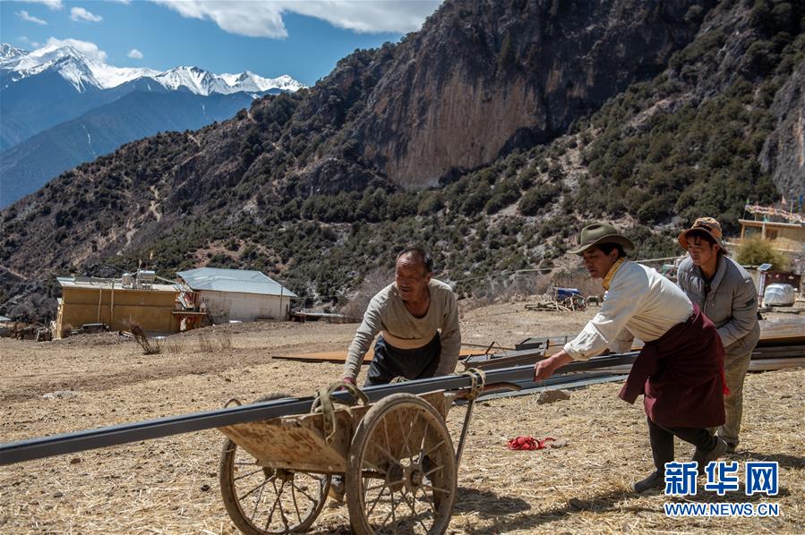 （決戰(zhàn)決勝脫貧攻堅(jiān)&middot;聚焦三區(qū)三州&middot;圖文互動）（2）拓展新天地&mdash;&mdash;云南迪慶藏區(qū)&ldquo;新產(chǎn)業(yè)&rdquo;掠影