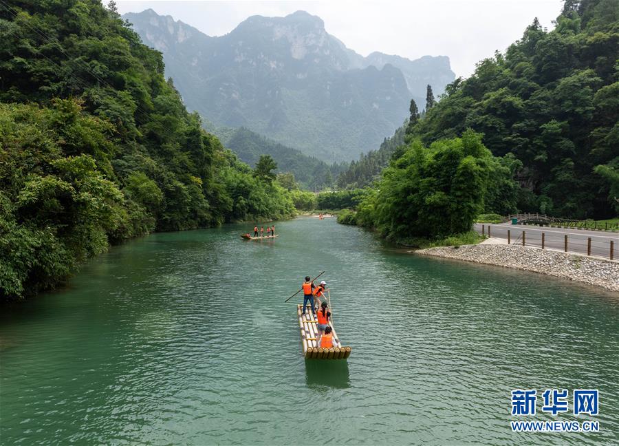 (新華全媒頭條·圖文互動)(1)線上線下消費升溫 文旅活動邁上“云端”——端午假期透視我國經(jīng)濟高質量發(fā)展新動力