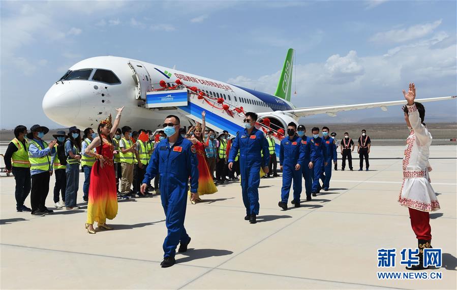 (圖文互動(dòng))(3)國產(chǎn)C919客機(jī)飛抵吐魯番 開展高溫專項(xiàng)試飛
