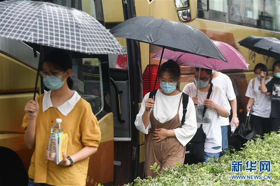 (防汛抗洪·圖文互動)(2)為了讓我們的城市不停擺——汛情下的千年古城安徽歙縣直擊