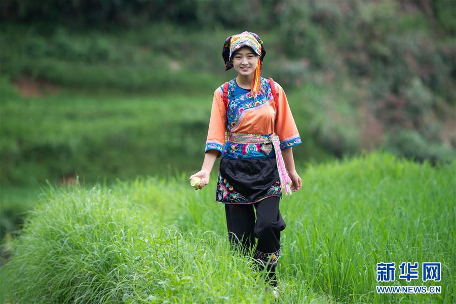 （新華全媒頭條&middot;走向我們的小康生活&middot;圖文互動）（4）那山，那人，那苗寨&mdash;&mdash;十八洞村三代人的奮斗史