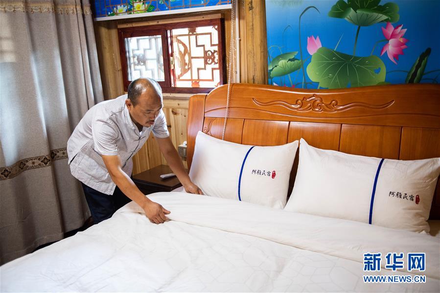 （新華全媒頭條&middot;走向我們的小康生活&middot;圖文互動）（3）那山，那人，那苗寨&mdash;&mdash;十八洞村三代人的奮斗史