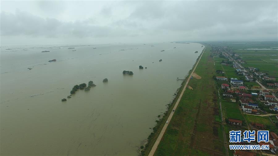 （防汛抗洪&middot;圖文互動）（5）&ldquo;險情不可怕，可怕的是不能及時發(fā)現(xiàn)險情&rdquo;&mdash;&mdash;洞庭湖巡堤查險現(xiàn)場直擊