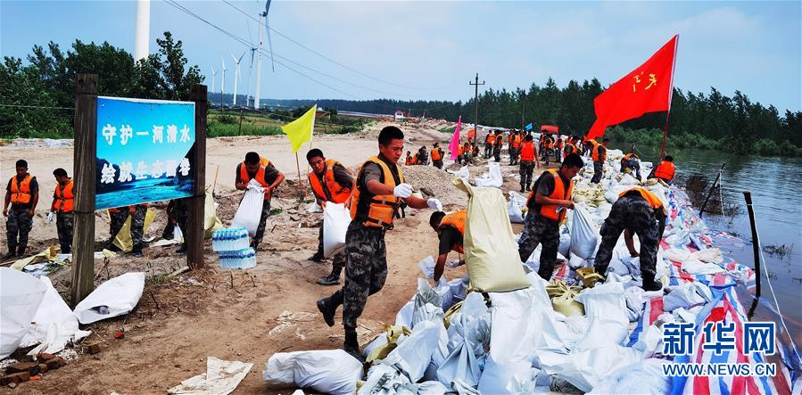 (防汛抗洪·圖文互動)(2)東部戰(zhàn)區(qū)陸軍再次抽調(diào)1.6萬余人增援抗洪一線