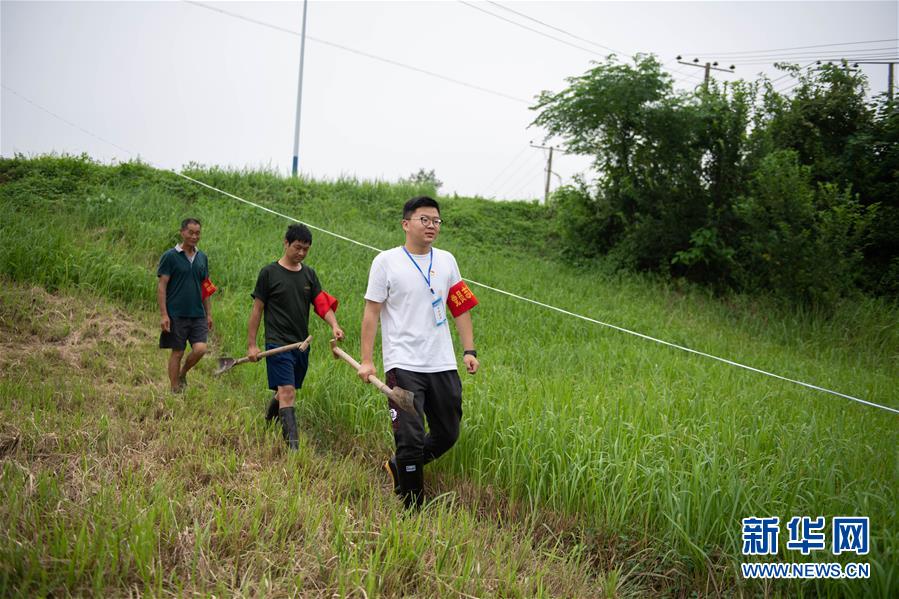 （防汛抗洪&middot;圖文互動(dòng)）（3）在大堤上成長(zhǎng)，為人民守護(hù)&mdash;&mdash;洪水中的青年&ldquo;生力軍&rdquo;