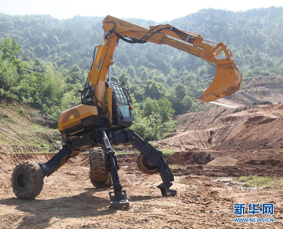 (新華全媒頭條·圖文互動(dòng))(1)抗洪利器助力抗洪一線(xiàn)