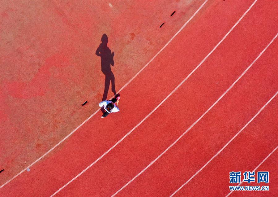 （體育&middot;圖文互動(dòng)）（20）父愛如燈  伴我奔跑