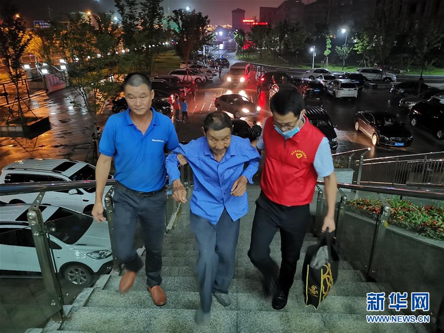 （防汛抗洪&middot;圖文互動(dòng)）（3）洪水來(lái)襲，銅鑼聲在千年古鎮(zhèn)的雨夜響起