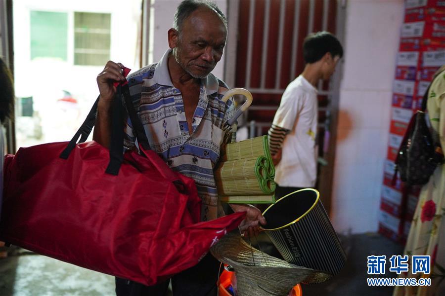 （在習近平新時代中國特色社會主義思想指引下&mdash;&mdash;新時代新作為新篇章&middot;習近平總書記關切事&middot;圖文互動）（3）遮風雨 送安穩(wěn)&mdash;&mdash;受災群眾轉(zhuǎn)移安置中的暖心故事