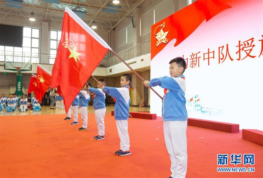 (新華全媒頭條·圖文互動)(3)“美麗的中國夢屬于你們”——以習(xí)近平同志為核心的黨中央關(guān)心少年兒童工作紀(jì)實(shí)