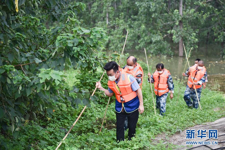 （在習(xí)近平新時(shí)代中國特色社會主義思想指引下&mdash;&mdash;新時(shí)代新作為新篇章&middot;習(xí)近平總書記關(guān)切事&middot;圖文互動(dòng)）（2）戰(zhàn)疫魔,斗洪魔&mdash;&mdash;湖北全力應(yīng)對防疫、防汛疊加&ldquo;雙考&rdquo;