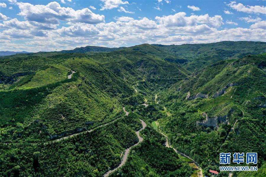 (走向我們的小康生活·圖文互動(dòng))(1)一年一個(gè)樣——再現(xiàn)“錦繡太原城”的逐夢(mèng)之旅