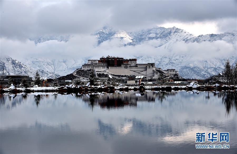 （在習(xí)近平新時(shí)代中國(guó)特色社會(huì)主義思想指引下&mdash;&mdash;新時(shí)代新作為新篇章&middot;習(xí)近平總書記關(guān)切事&middot;圖文互動(dòng)）（3）綠色映底蘊(yùn)，山水見初心&mdash;&mdash;生態(tài)優(yōu)先、綠色發(fā)展持續(xù)造福群眾美好生活