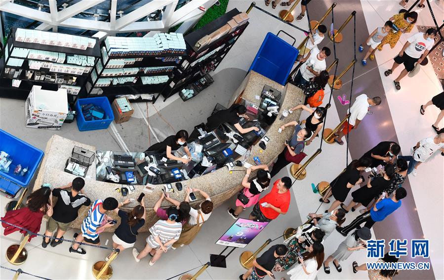 (在習(xí)近平新時(shí)代中國(guó)特色社會(huì)主義思想指引下——新時(shí)代新作為新篇章·習(xí)近平總書記關(guān)切事·圖文互動(dòng))(2)感受開放新魅力——海南自由貿(mào)易港建設(shè)開局觀察