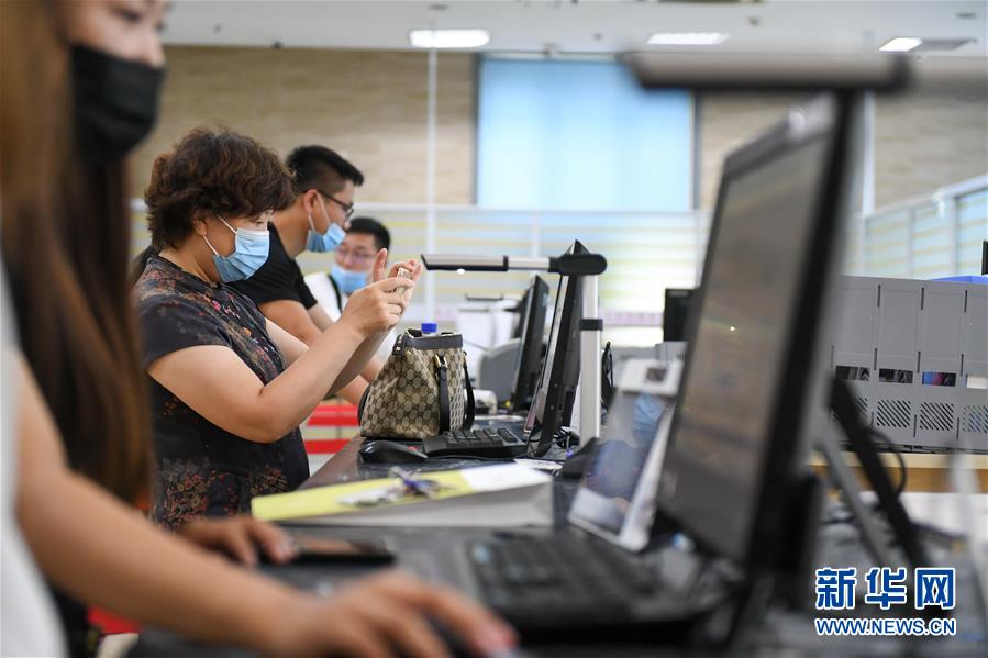 (在習(xí)近平新時(shí)代中國(guó)特色社會(huì)主義思想指引下——新時(shí)代新作為新篇章·習(xí)近平總書記關(guān)切事·圖文互動(dòng))(9)激發(fā)每個(gè)經(jīng)濟(jì)“細(xì)胞”的活力——千方百計(jì)把市場(chǎng)主體保護(hù)好