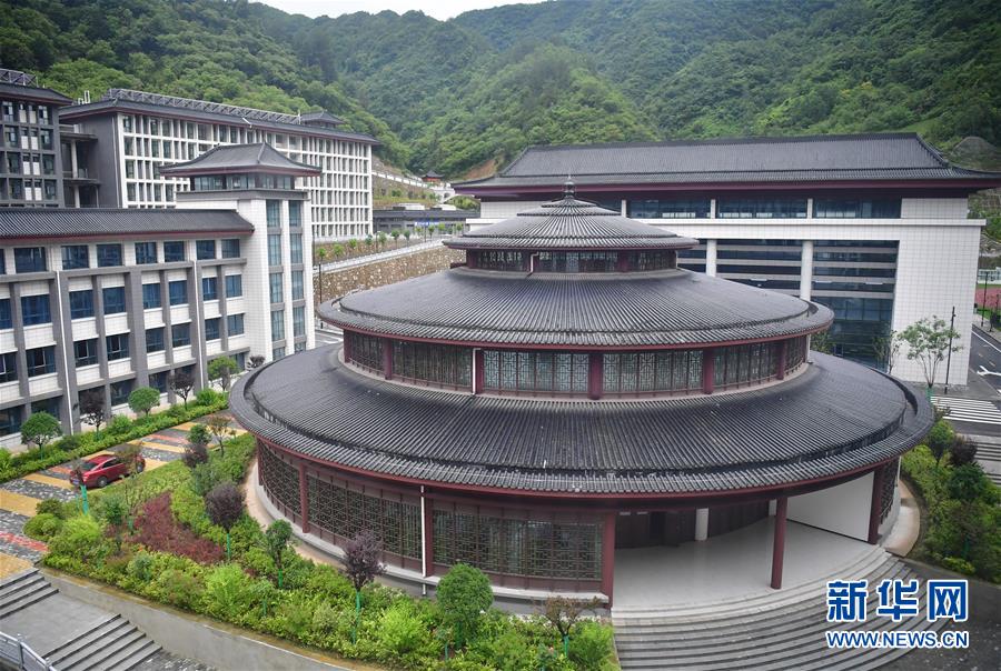 （新華視點(diǎn)&middot;圖文互動(dòng)）（4）學(xué)校建漂亮點(diǎn)本無(wú)錯(cuò)，為何這所&ldquo;豪華中學(xué)&rdquo;讓人困惑？